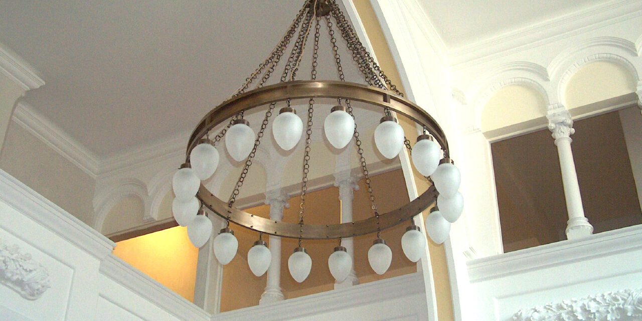 oberursel_klinik_hohemark_-komplett_aus_messing_gefertigt_bruniert_d_ca._160_cm_18_mund-_geblasenee_formglaser_mattiert_18_x_led_max_je_7,5_w_806