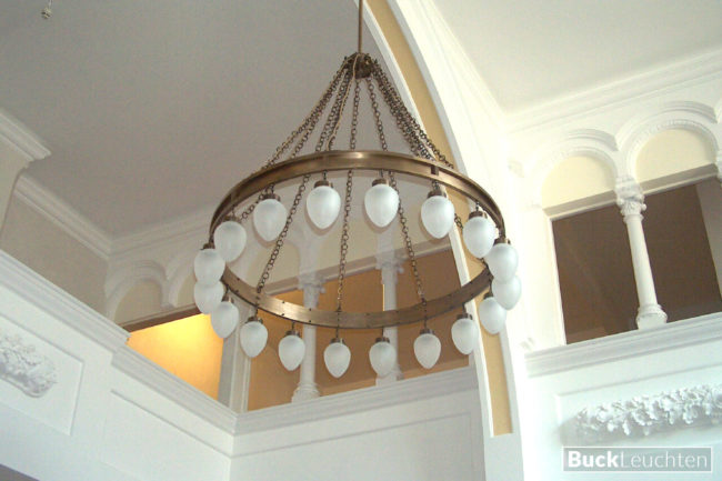 oberursel_klinik_hohemark_-komplett_aus_messing_gefertigt_bruniert_d_ca._160_cm_18_mund-_geblasenee_formglaser_mattiert_18_x_led_max_je_7,5_w_806