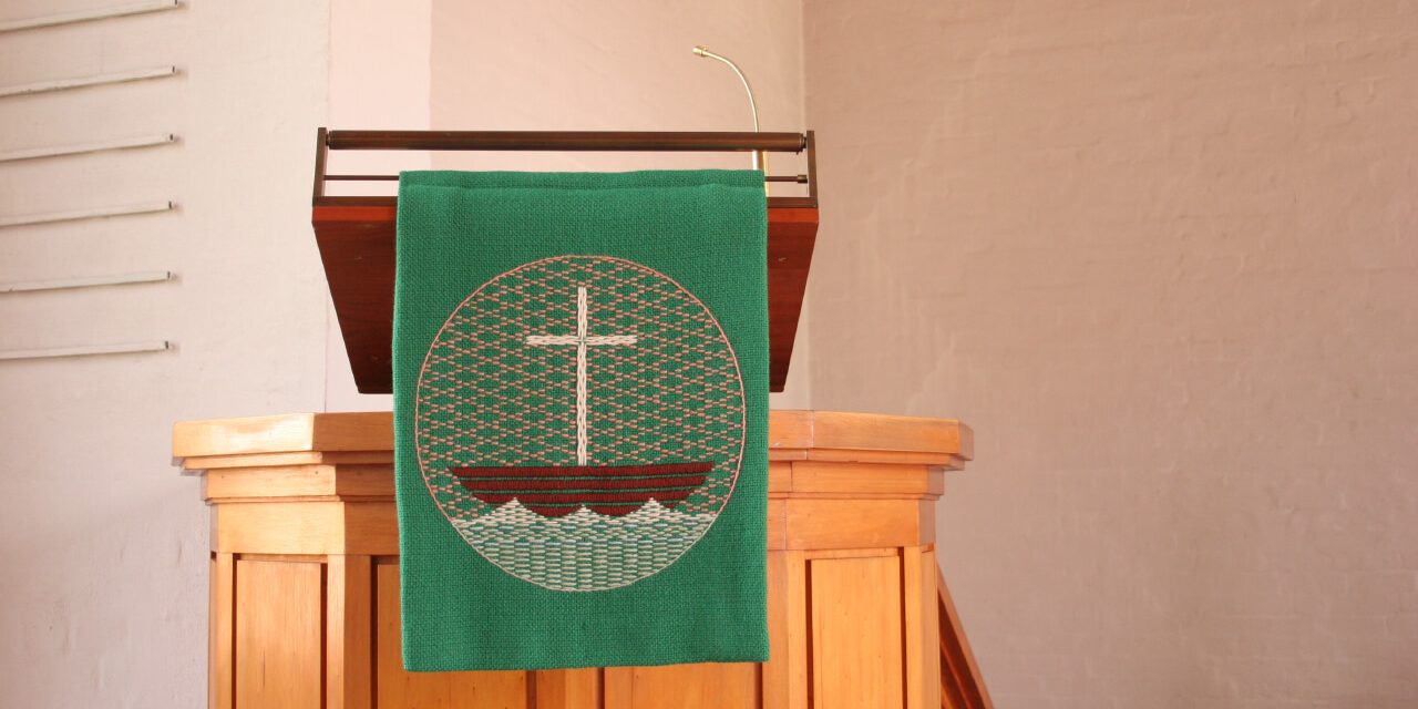 6____kanzelleuchte-_led-_genau_in_buchbrettbreite__messing_bruniert_mit_befestigung_fur_das_antepen-dium_sehr_geringer_stromverbrauch_sehr_hell+_langlebig