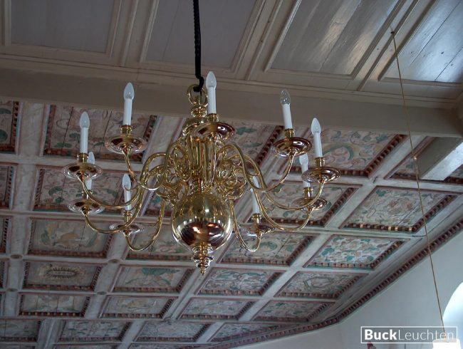 9_13_10-__flamischer_barockleuchter_10_arme_in_einem_kranz_d_=_ca._102_cm_h_=_ca._80_cm_messingguss_hochglanz_poliert