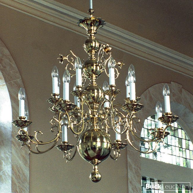 9_62_16_-_berliner_leuchter_historismus__d_ca.93_cm_h_ca._86cm_16_x_e14_arme_wie_bei_den_vorbildern_messingguss_mittelsaule_messing_gedruckt_hochglanz_poliert