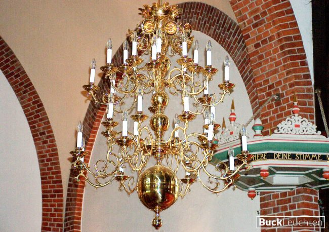9_62_32_berliner_leuchter_historismus_d_ca._115cm_h_ca._155cm_20_x_e14__arme_wie_bei_den_vorbildern_messingguss_mittelsaule_messing_gedruckt